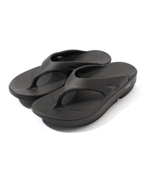 TOMORROWLAND (トゥモローランド)の「OOFOS OOriginal サンダル(サンダル・レディース・ブラック/ライトベージュ・23/24/25)」の2枚目の写真