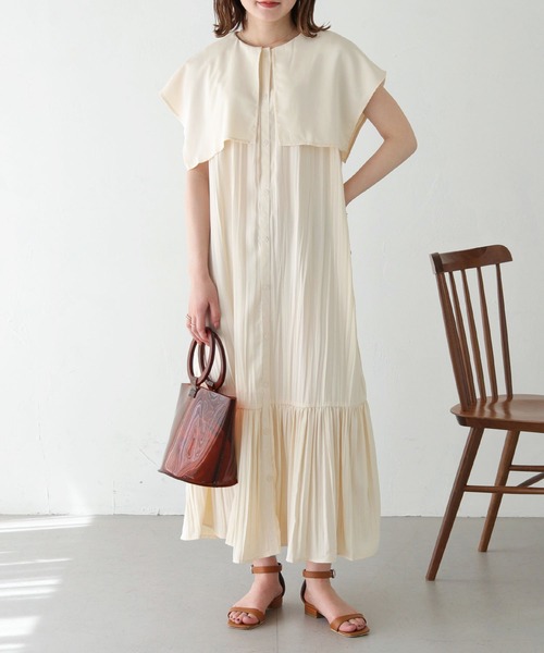 HER CLOSET（ハークローゼット）の「【shemoshelly】クリンクルビッグケープデザインノースリーブワンピース（ワンピース・レディース・ブラック/パープル/グリーン/アイボリー・M）」の2枚目の写真