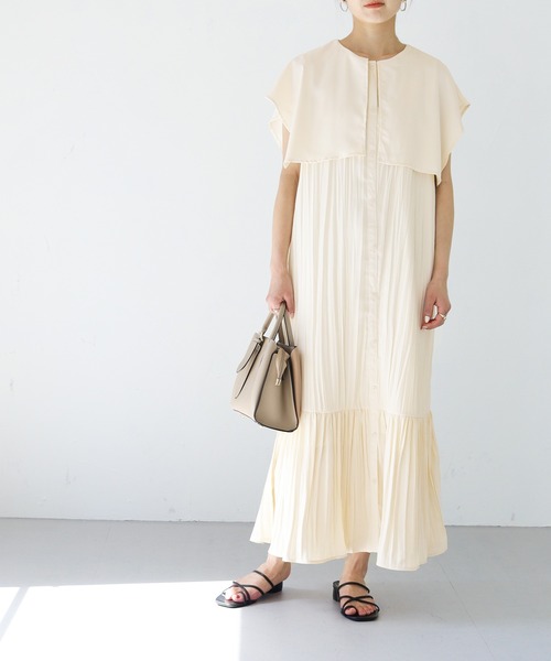 HER CLOSET（ハークローゼット）の「【shemoshelly】クリンクルビッグケープデザインノースリーブワンピース（ワンピース・レディース・ブラック/パープル/グリーン/アイボリー・M）」の5枚目の写真