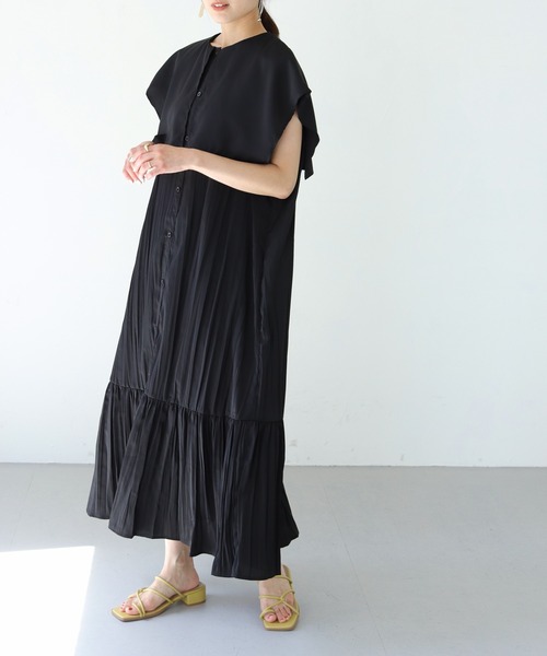 HER CLOSET（ハークローゼット）の「【shemoshelly】クリンクルビッグケープデザインノースリーブワンピース（ワンピース・レディース・ブラック/パープル/グリーン/アイボリー・M）」の13枚目の写真