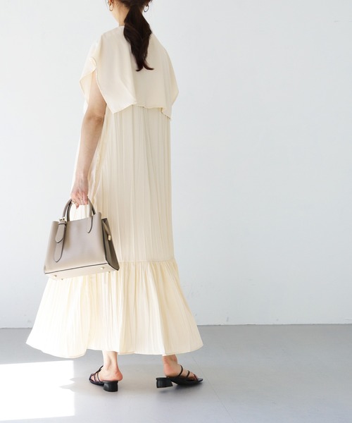 HER CLOSET（ハークローゼット）の「【shemoshelly】クリンクルビッグケープデザインノースリーブワンピース（ワンピース・レディース・ブラック/パープル/グリーン/アイボリー・M）」の9枚目の写真