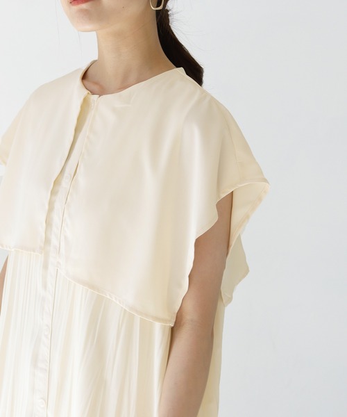 HER CLOSET（ハークローゼット）の「【shemoshelly】クリンクルビッグケープデザインノースリーブワンピース（ワンピース・レディース・ブラック/パープル/グリーン/アイボリー・M）」の10枚目の写真