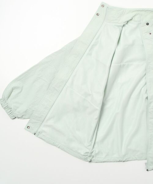 adidas（アディダス）の「ワーディング ルーズフィット ウーブンジャケット / アディダス（ナイロンジャケット・レディース・グリーン/ホワイト/ブラック・SMALL/MEDIUM/LARGE/X-LARGE/XX-LARGE）」の4枚目の写真