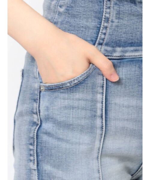 GYDA(ジェイダ)の「ハイウエスト フィットフレアデニムパンツ(デニムパンツ・レディース・ライトブルー/オフホワイト/インディゴブルー・SMALL/MEDIUM/X-SMALL)」の8枚目の写真