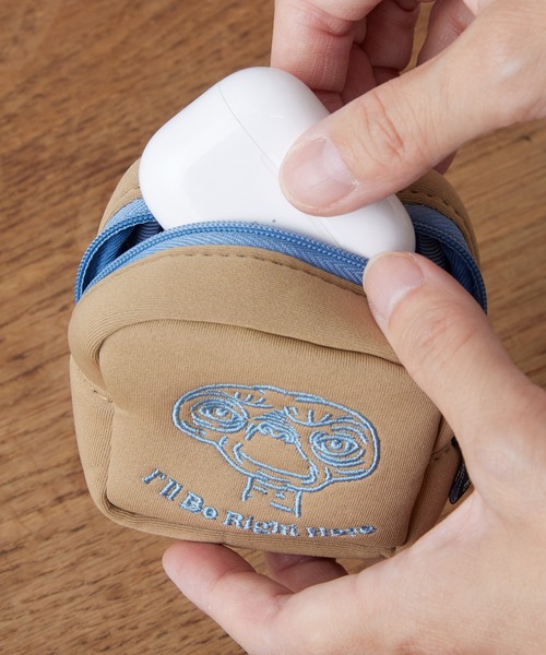 BIRTHDAY BAR（バースデイバー）の「「E.T.」Airpods＆マルチケース（ポーチ・レディース・ベージュ・フリー）」の4枚目の写真