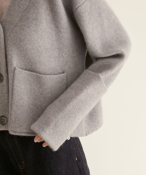 SALON adam et rope'（サロン アダム エ ロペ）の「チャイニーズラクーンウールVネックニットカーディガン（カーディガン/ボレロ・レディース・ライトグレー/ブラック・FREE）」の10枚目の写真