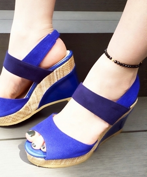 LE TALON(ルタロン)の「◇9cmハイショクダブルベルトウェッジ(サンダル・レディース・ベージュ/ブルー系その他/カーキ/ネイビー・36.5/35.5/37.5)」の4枚目の写真