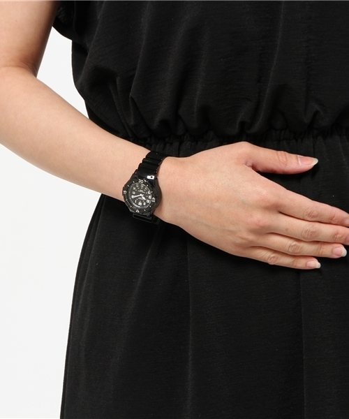 CASIO（カシオ）の「CASIOリストウォッチ/201-VOA-LRW-200H-1BV（アナログ腕時計・レディース・ブラック・FREE）」の2枚目の写真