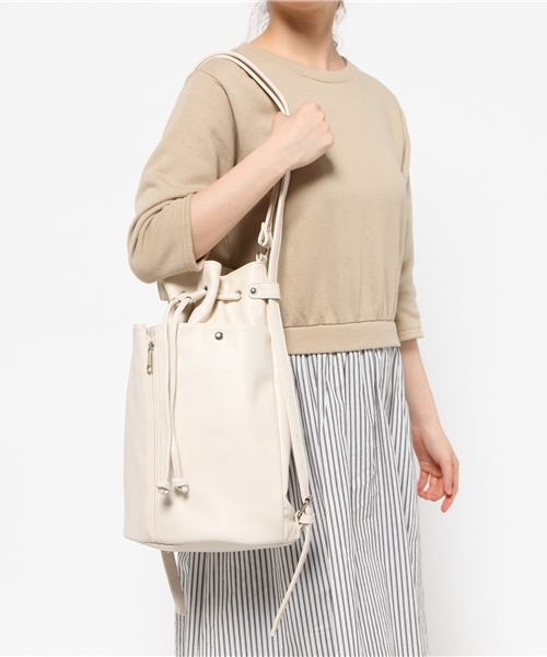 mystic(ミスティック)の「2WAY巾着BAG(ショルダーバッグ・レディース・ブラック/アイボリー・フリ-)」の4枚目の写真