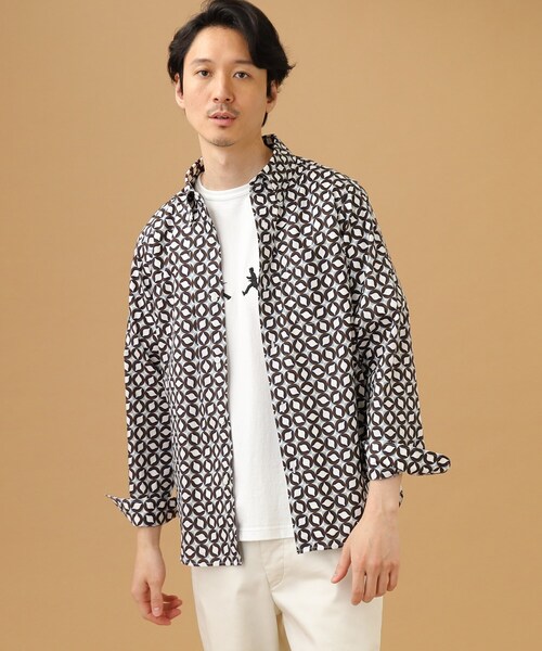 40ｃｔ＆525（フォーティーカラッツアンドゴーニーゴ）の「【Sサイズ~】アールデコプリント シャツ（シャツ/ブラウス・メンズ・ネイビー系/ベージュ系・01/02/03/04）」の2枚目の写真