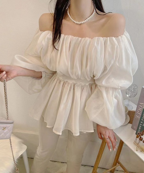 Jasmine Grandiflorum（ジャスミングランディフローラム）の「【Jasmine】オフショルダーボリュームスリーブブラウス（シャツ/ブラウス・レディース・ホワイト・FREE）」の3枚目の写真