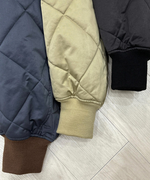 KIIT（キート）の「KIIT キート / QUILTED BOMBER JKT キルティングボンバージャケット / KIP-Y96-500（MA-1・メンズ・ブラック/ライトベージュ/ダークブルー・1/2/3）」の7枚目の写真