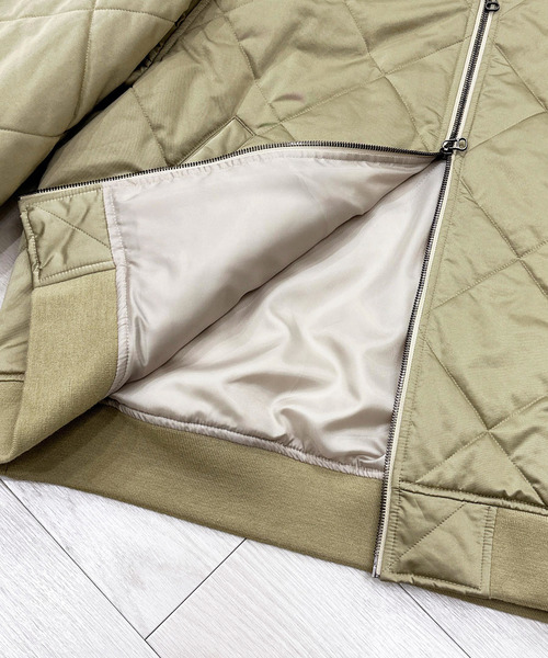 KIIT（キート）の「KIIT キート / QUILTED BOMBER JKT キルティングボンバージャケット / KIP-Y96-500（MA-1・メンズ・ブラック/ライトベージュ/ダークブルー・1/2/3）」の11枚目の写真