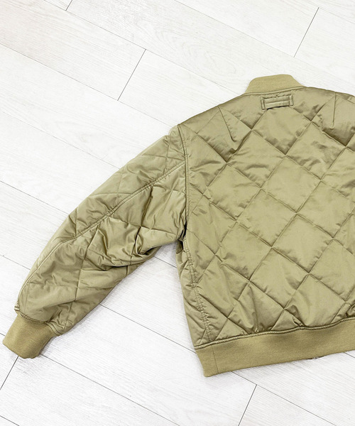 KIIT（キート）の「KIIT キート / QUILTED BOMBER JKT キルティングボンバージャケット / KIP-Y96-500（MA-1・メンズ・ブラック/ライトベージュ/ダークブルー・1/2/3）」の13枚目の写真
