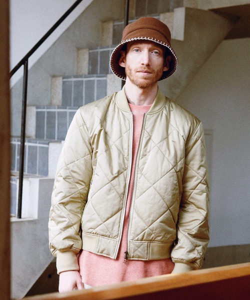 KIIT（キート）の「KIIT キート / QUILTED BOMBER JKT キルティングボンバージャケット / KIP-Y96-500（MA-1・メンズ・ブラック/ライトベージュ/ダークブルー・1/2/3）」の4枚目の写真
