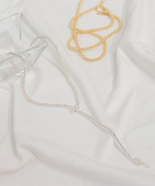 fredy emue（フレディエミュ）の「メタル丸ビーズ軽量ロングネックレス（ネックレス・レディース・シルバー/ゴールド・FREE）」の2枚目の写真