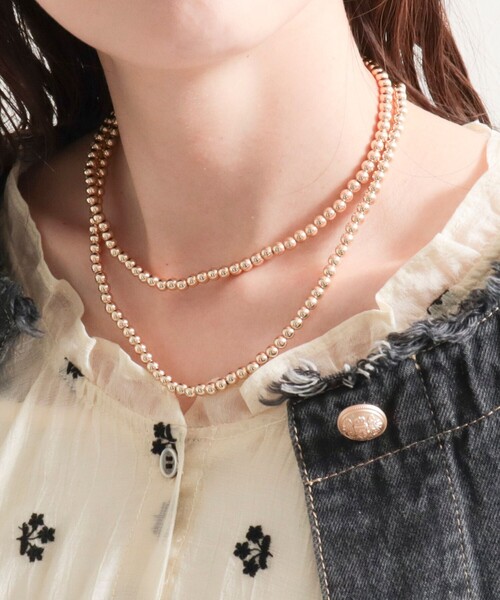 fredy emue（フレディエミュ）の「メタル丸ビーズ軽量ロングネックレス（ネックレス・レディース・シルバー/ゴールド・FREE）」の5枚目の写真