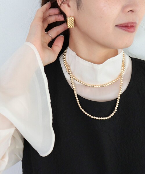 fredy emue（フレディエミュ）の「メタル丸ビーズ軽量ロングネックレス（ネックレス・レディース・シルバー/ゴールド・FREE）」の6枚目の写真