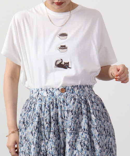 Emago(イマゴ)の「EMAGO 猫カップ刺繍ドルマンT 半袖(Tシャツ/カットソー・レディース・ネイビー/ホワイト/ブラック・FREE)」の8枚目の写真