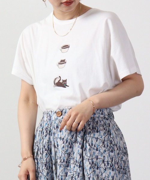Emago(イマゴ)の「EMAGO 猫カップ刺繍ドルマンT 半袖(Tシャツ/カットソー・レディース・ネイビー/ホワイト/ブラック・FREE)」の10枚目の写真