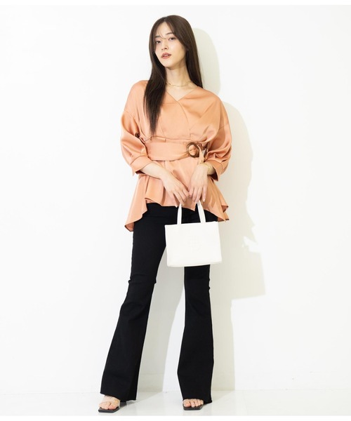 ANAP（アナップ）の「バックル付カシュクールデザイントップス（シャツ/ブラウス・レディース・ブラック/ホワイト/オレンジ・FREE）」の12枚目の写真