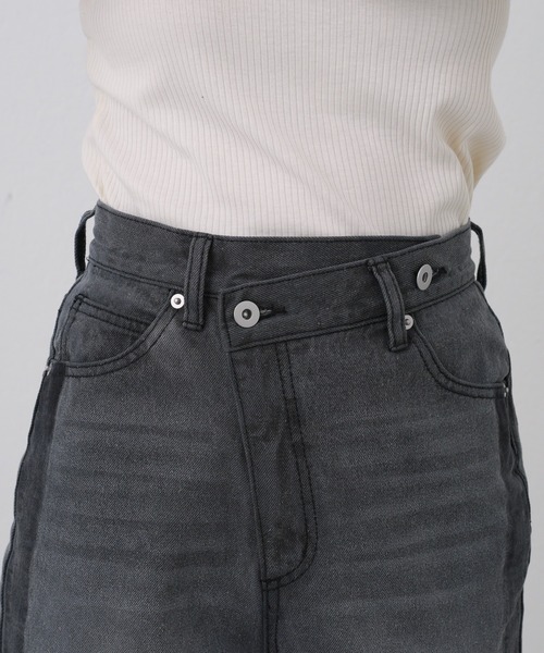 COLONY 2139（コロニートゥーワンスリーナイン）の「ウエストアシメサイドラインデニム（デニムパンツ・レディース・ブルー/ブラック・LARGE/MEDIUM/SMALL）」の8枚目の写真
