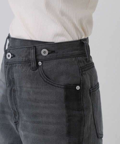 COLONY 2139（コロニートゥーワンスリーナイン）の「ウエストアシメサイドラインデニム（デニムパンツ・レディース・ブルー/ブラック・LARGE/MEDIUM/SMALL）」の9枚目の写真