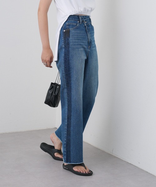 COLONY 2139（コロニートゥーワンスリーナイン）の「ウエストアシメサイドラインデニム（デニムパンツ・レディース・ブルー/ブラック・LARGE/MEDIUM/SMALL）」の21枚目の写真