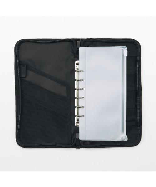 無印良品（ムジルシリョウヒン）の「ポリエステル　パスポートケース　クリアポケット付　黒　約２３．５×１３×２．５ｃｍ（パスポートケース・レディース・ブラック・FREE）」の4枚目の写真