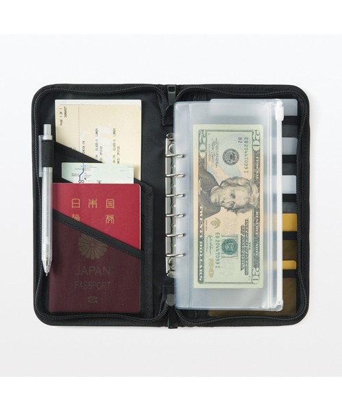 無印良品（ムジルシリョウヒン）の「ポリエステル　パスポートケース　クリアポケット付　黒　約２３．５×１３×２．５ｃｍ（パスポートケース・レディース・ブラック・FREE）」の5枚目の写真