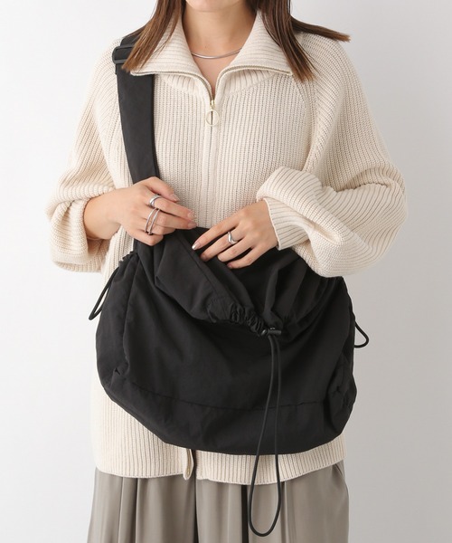 LEPSIM(レプシィム)の「ナイロンドロストショルダー 976568(ショルダーバッグ・レディース・ブラック/グレー/アイボリー・ONE SIZE)」の2枚目の写真