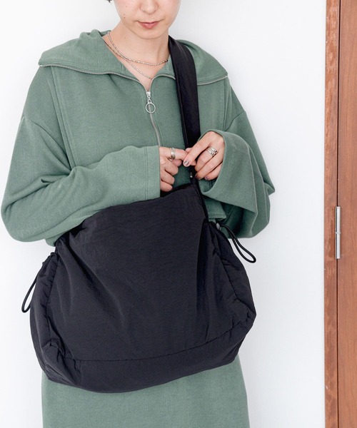 LEPSIM(レプシィム)の「ナイロンドロストショルダー 976568(ショルダーバッグ・レディース・ブラック/グレー/アイボリー・ONE SIZE)」の16枚目の写真