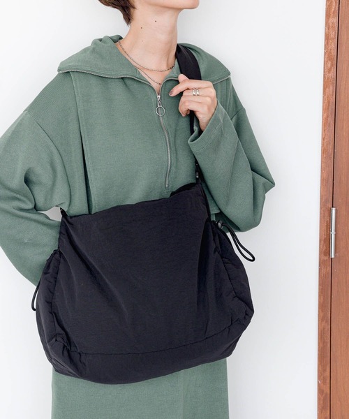 LEPSIM(レプシィム)の「ナイロンドロストショルダー 976568(ショルダーバッグ・レディース・ブラック/グレー/アイボリー・ONE SIZE)」の15枚目の写真