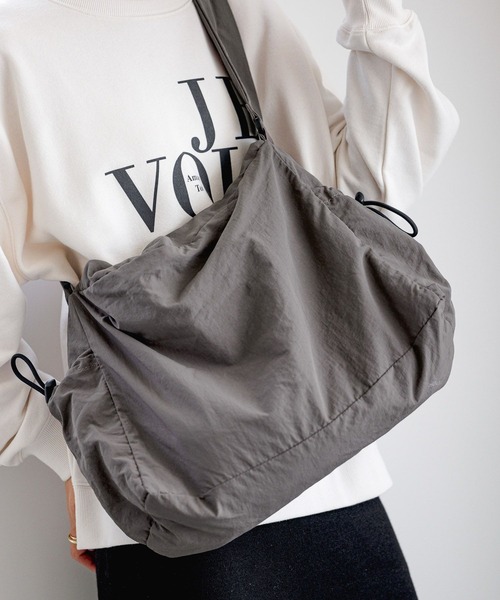 LEPSIM(レプシィム)の「ナイロンドロストショルダー 976568(ショルダーバッグ・レディース・ブラック/グレー/アイボリー・ONE SIZE)」の22枚目の写真