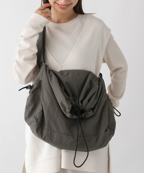 LEPSIM(レプシィム)の「ナイロンドロストショルダー 976568(ショルダーバッグ・レディース・ブラック/グレー/アイボリー・ONE SIZE)」の18枚目の写真