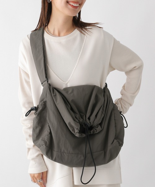 LEPSIM(レプシィム)の「ナイロンドロストショルダー 976568(ショルダーバッグ・レディース・ブラック/グレー/アイボリー・ONE SIZE)」の19枚目の写真