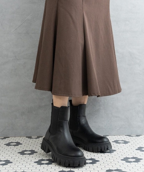 Fabby fabby(ファビィーファビィー)の「トラックソールサイドゴアショートブーツ(ブーツ・レディース・ブラック/オフホワイト・MEDIUM/LARGE/SMALL)」の7枚目の写真