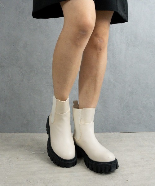 Fabby fabby(ファビィーファビィー)の「トラックソールサイドゴアショートブーツ(ブーツ・レディース・ブラック/オフホワイト・MEDIUM/LARGE/SMALL)」の17枚目の写真