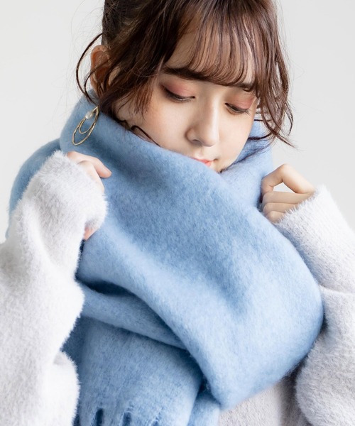 LOEWE ホワイト マフラー フリンジ付き - メルカリ