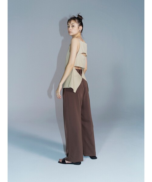 Ray BEAMS(レイビームス)の「RBS / アシンメトリー ベルト ラップパンツ(その他パンツ・レディース・チャコール/ブラウン・1/0)」の6枚目の写真