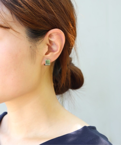 ieLS(イエルズ)の「金属アレルギー対応「ieLS」ステンレス キューブピアス(ピアス(両耳用)・メンズ・ゴールド/シルバー・ONE SIZE)」の1枚目の写真