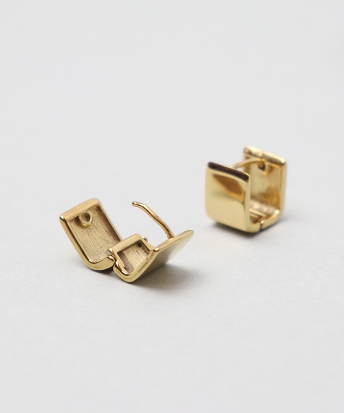 ieLS(イエルズ)の「金属アレルギー対応「ieLS」ステンレス キューブピアス(ピアス(両耳用)・メンズ・ゴールド/シルバー・ONE SIZE)」の4枚目の写真