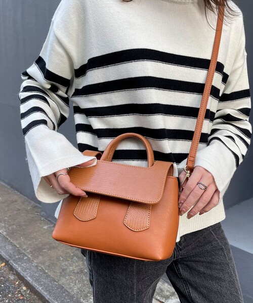 fredy emue(フレディエミュ)の「フラップクロコボストンバッグ(ボストンバッグ・レディース・キャメル/ブラック・FREE)」の3枚目の写真