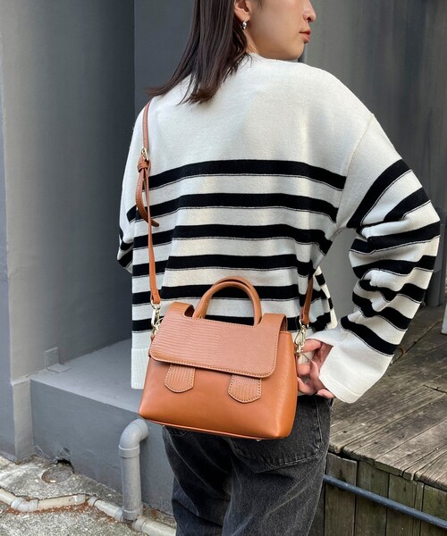 fredy emue(フレディエミュ)の「フラップクロコボストンバッグ(ボストンバッグ・レディース・キャメル/ブラック・FREE)」の5枚目の写真