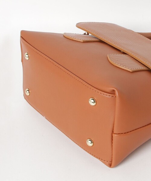 fredy emue(フレディエミュ)の「フラップクロコボストンバッグ(ボストンバッグ・レディース・キャメル/ブラック・FREE)」の14枚目の写真