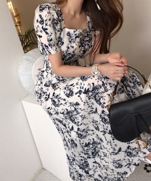 花柄プリーツロングワンピース 半袖 中古 セール】花柄プリーツロングワンピース 半袖スクエアネック