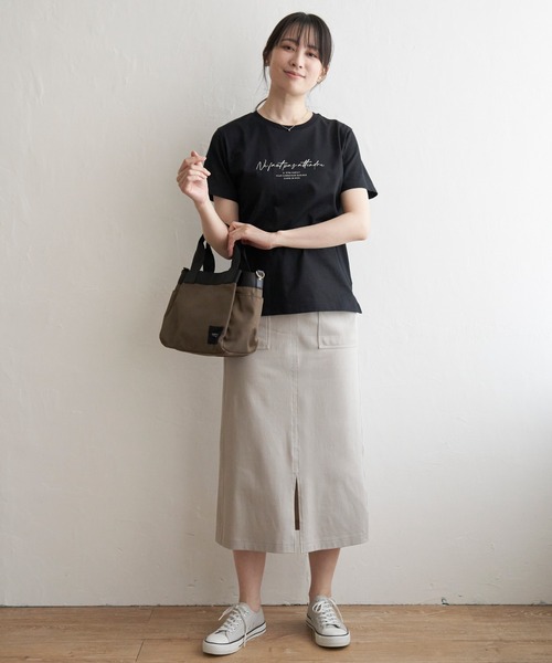 ikka(イッカ)の「【親子コーデ】ロゴフォトプリントT(Tシャツ/カットソー・レディース・ホワイト/チャコールグレー/オフホワイト/ベージュ/ライトブルー/ブラック・S/M/L)」の9枚目の写真