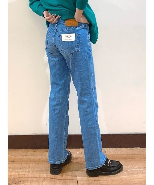 SOMETHING(サムシング)の「SOMETHING(サムシング)「ELSA」スタンダードストレートパンツ(デニムパンツ・レディース・ライトインディゴブルー・30inch/28inch/29inch/25inch/26inch/27inch)」の2枚目の写真