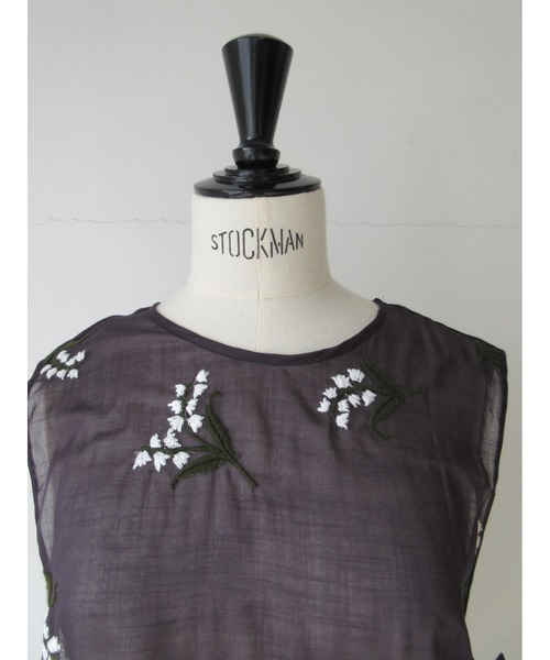 nesessaire(ネセセア)の「ミュゲ(すずらん)エンブロイダリージレ(ベスト・レディース・ベージュ/ネイビー/ライラック・38)」の7枚目の写真