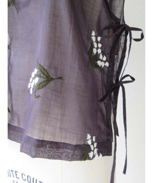 nesessaire(ネセセア)の「ミュゲ(すずらん)エンブロイダリージレ(ベスト・レディース・ベージュ/ネイビー/ライラック・38)」の8枚目の写真